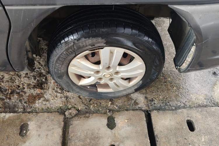Used FORTHING Lingzhi 2015 V3 1.5L 7-seat Standard Model Right Front Wheel Hub