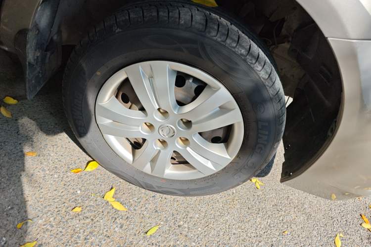 Used FORTHING Lingzhi 2015 V3 1.5L 7-Seater Luxury Model Right Front Wheel Hub