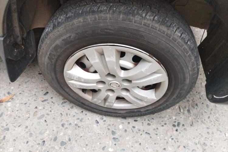 Used FORTHING Lingzhi 2015 V3 1.5L 7-Seater Comfort Model Right Front Wheel Hub
