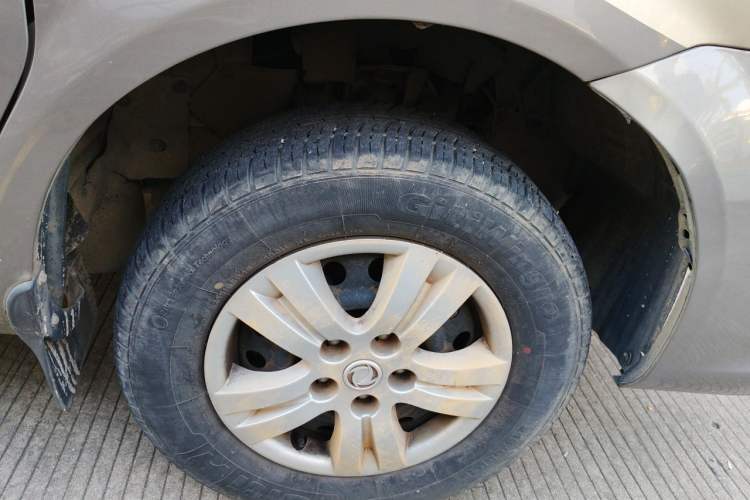 Used FORTHING Lingzhi 2015 M5 Q7 2.0L 7-seat Long-Wheelbase Comfort Model Right Front Wheel Hub