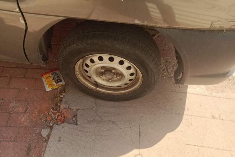 Used FORTHING Lingzhi 2015 V3 1.5L 5-Seater Special Offer Model Right Front Wheel Hub