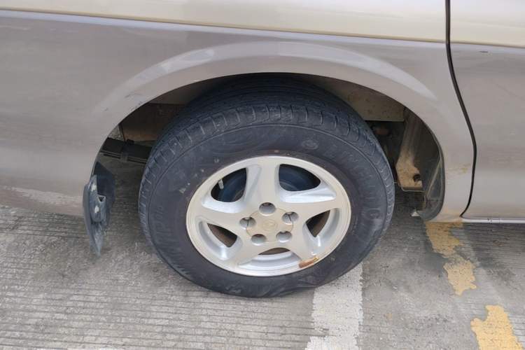 Used FORTHING Lingzhi 2015 M3 1.6L 7-Seater Comfort Model Right Rear Wheel Hub