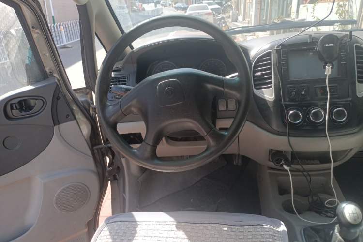 Used FORTHING Lingzhi 2015 V3 1.5L 5-Seater Special Offer Model Steering Wheel