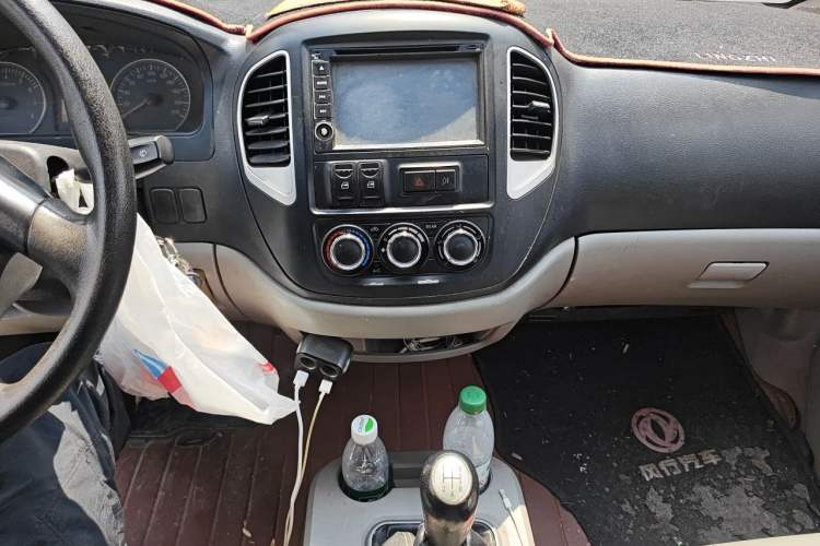 Used FORTHING Lingzhi 2015 V3 1.6L 7-Seater Standard Model Audio And AC Panel