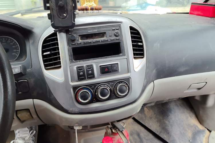 Used FORTHING Lingzhi 2015 M3 1.6L 7-Seater Standard Model Audio And AC Panel