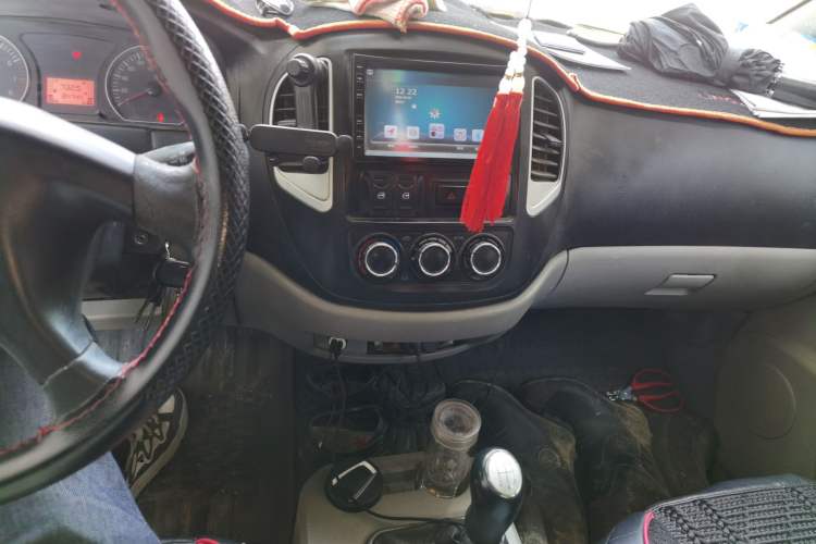 Used FORTHING Lingzhi 2015 V3 1.5L 5-Seater Special Offer Model Audio And AC Panel