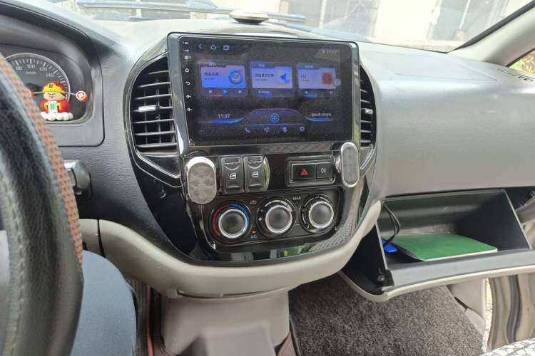 Used FORTHING Lingzhi 2015 M3 1.6L 7-Seater Luxury Model Audio And AC Panel