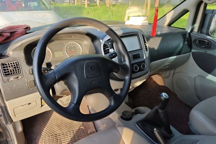 Used FORTHING Lingzhi 2015 M3 1.6L 7-Seater Comfort Model Center Console