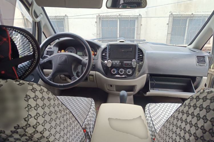 Used FORTHING Lingzhi 2015 M3 1.6L 7-Seater Luxury Model Center Console