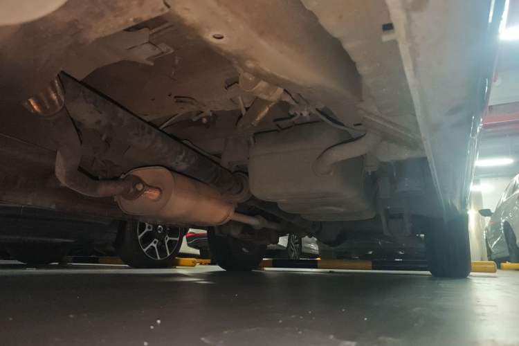 Used FORTHING Lingzhi 2015 M3 1.6L 7-Seater Comfort Model Chassis Front Left