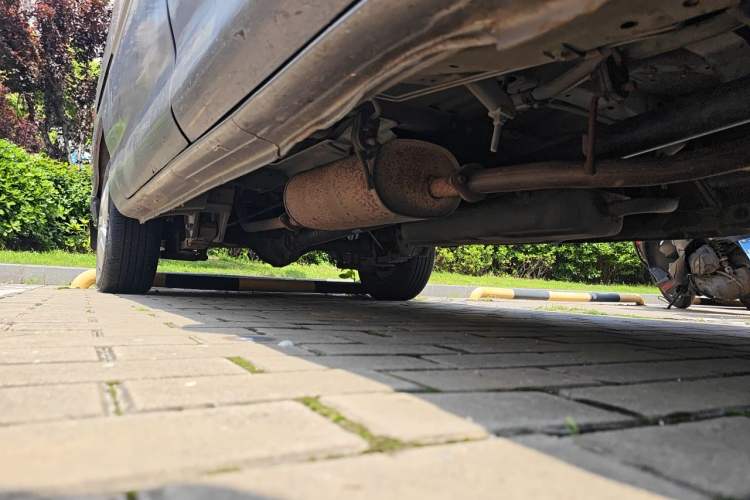 Used FORTHING Lingzhi 2015 V3 1.6L 7-Seater Standard Model Chassis Front Right