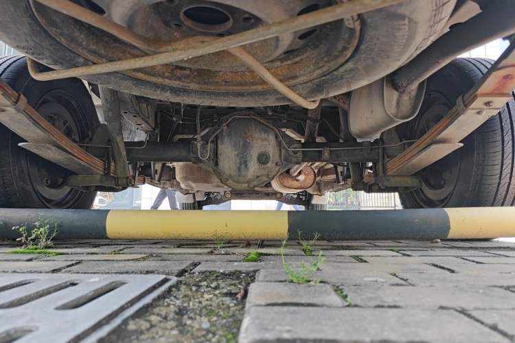 Used FORTHING Lingzhi 2015 V3 1.6L 7-Seater Standard Model Chassis Rear