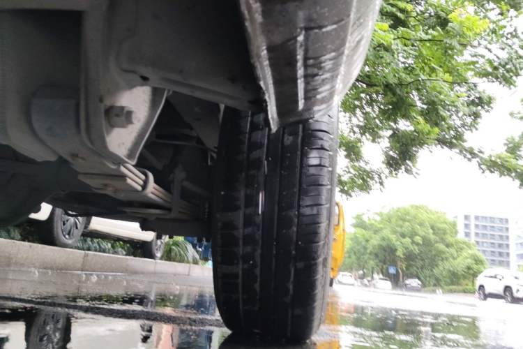 Used FORTHING Lingzhi 2015 V3 1.5L 7-seat Standard Model Chassis Rear Left