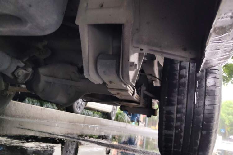 Used FORTHING Lingzhi 2015 V3 1.5L 7-seat Standard Model Chassis Rear