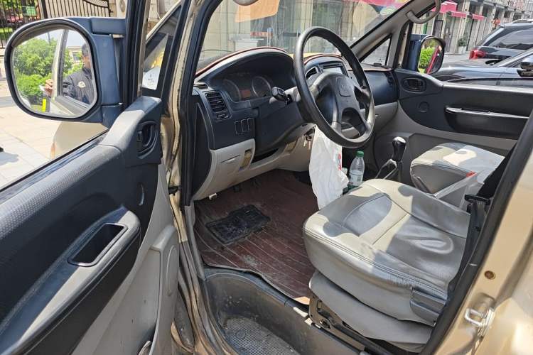 Used FORTHING Lingzhi 2015 V3 1.6L 7-Seater Standard Model Driver Seat