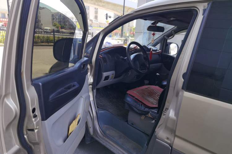 Used FORTHING Lingzhi 2015 V3 1.5L 5-Seater Special Offer Model Driver Seat