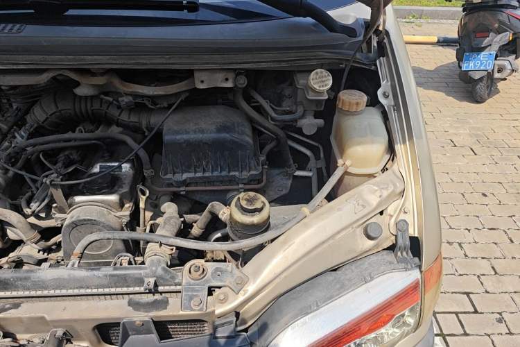 Used FORTHING Lingzhi 2015 V3 1.6L 7-Seater Standard Model Engine Bay Left