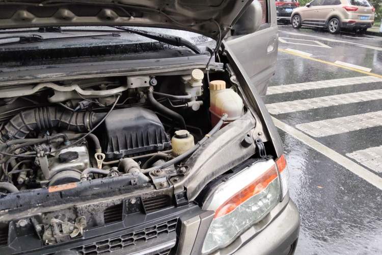 Used FORTHING Lingzhi 2015 V3 1.5L 7-seat Standard Model Engine Bay Left