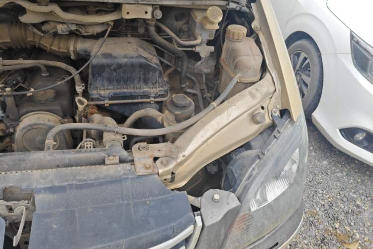 Used FORTHING Lingzhi 2015 V3 1.5L 5-Seat Exclusive Model Engine Bay Left