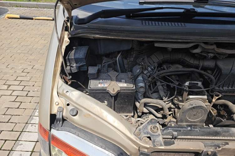 Used FORTHING Lingzhi 2015 V3 1.6L 7-Seater Standard Model Engine Bay Right