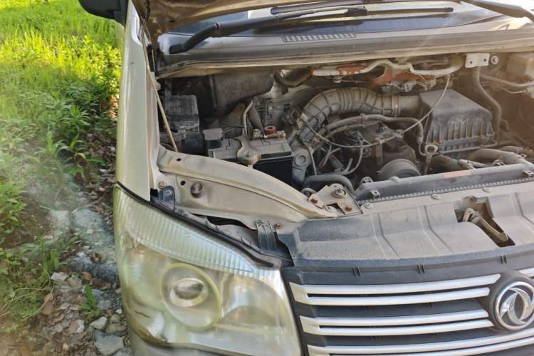 Used FORTHING Lingzhi 2015 M3 1.6L 7-Seater Comfort Model Engine Bay Right