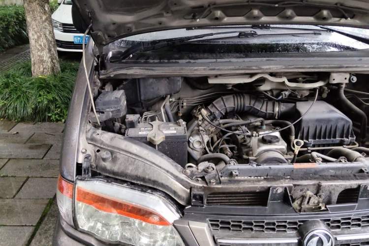 Used FORTHING Lingzhi 2015 V3 1.5L 7-seat Standard Model Engine Bay Right