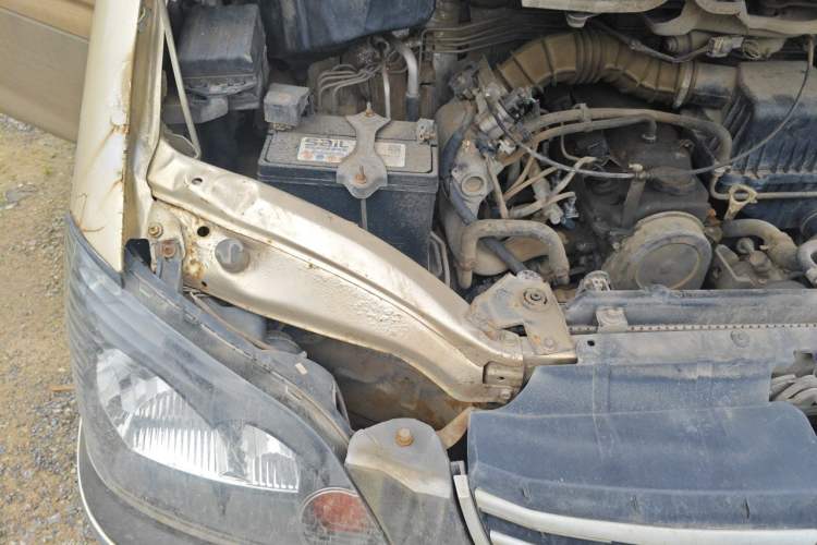Used FORTHING Lingzhi 2015 V3 1.5L 5-Seat Exclusive Model Engine Bay Right