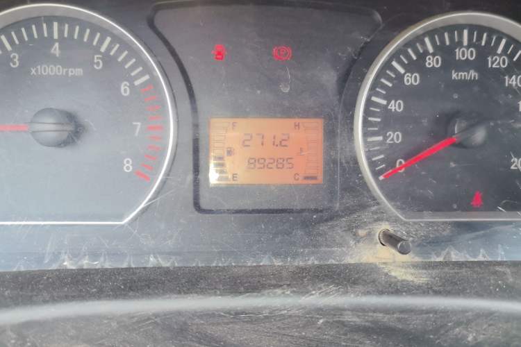 Used FORTHING Lingzhi 2015 M3 1.6L 7-Seater Standard Model Odometer Close Up