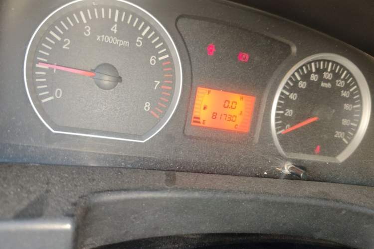 Used FORTHING Lingzhi 2015 M3 1.6L 7-Seater Comfort Model Odometer Close Up