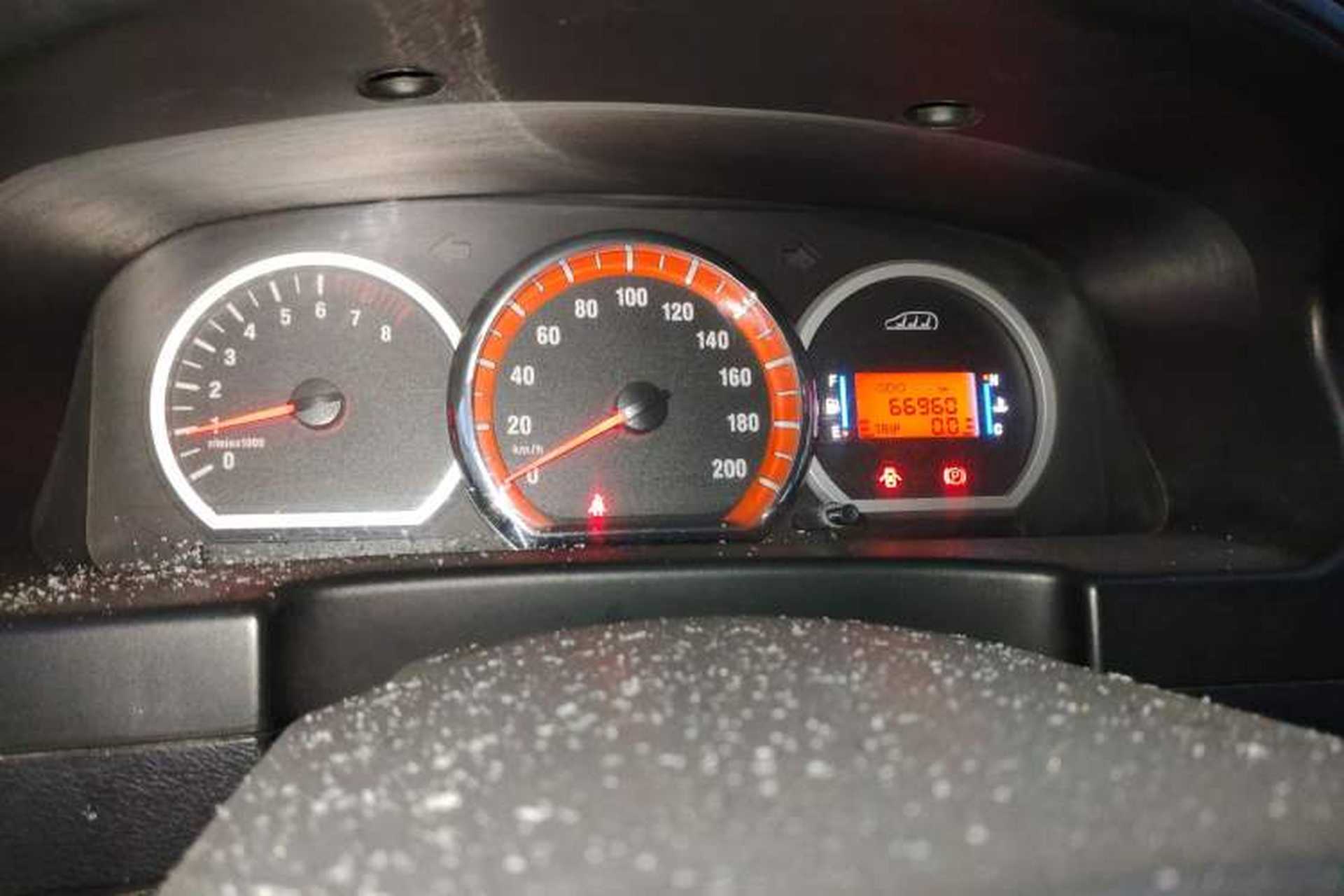 Used FORTHING Lingzhi 2015 M5 Q7 2.0L 7-seat Long-Wheelbase Comfort Model Odometer Close Up