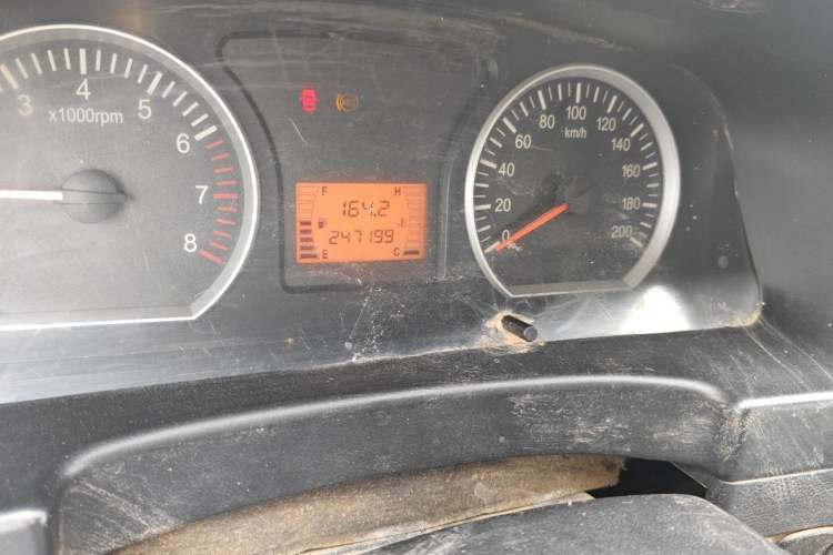 Used FORTHING Lingzhi 2015 V3 1.5L 5-Seat Exclusive Model Odometer Close Up