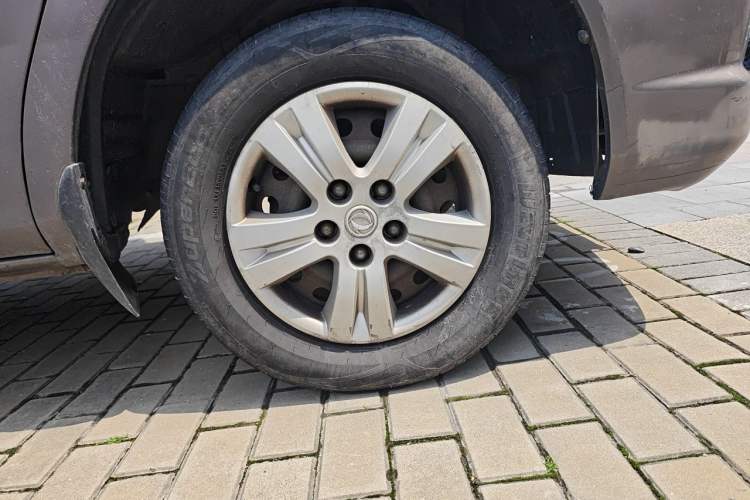 Used FORTHING Lingzhi 2015 V3 1.6L 7-Seater Standard Model Right Front Wheel Hub