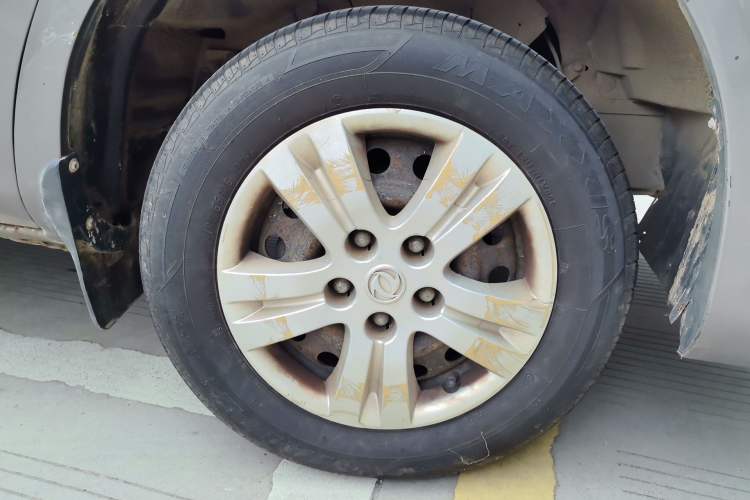 Used FORTHING Lingzhi 2015 M3 1.6L 7-Seater Standard Model Right Front Wheel Hub