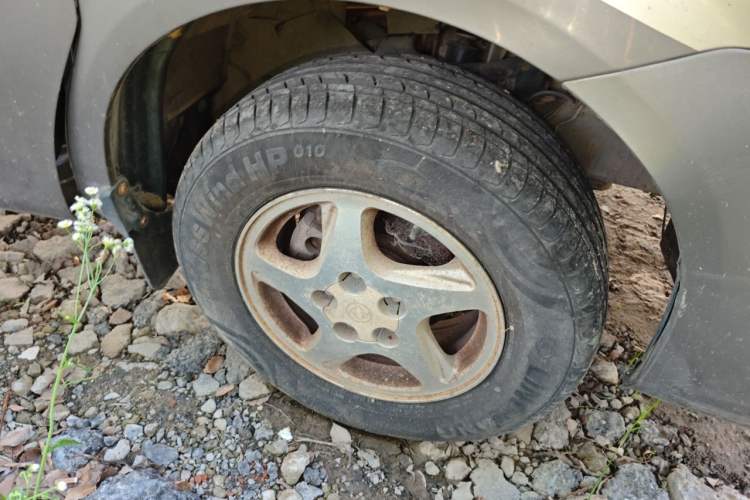 Used FORTHING Lingzhi 2015 M3 1.6L 7-Seater Comfort Model Right Front Wheel Hub