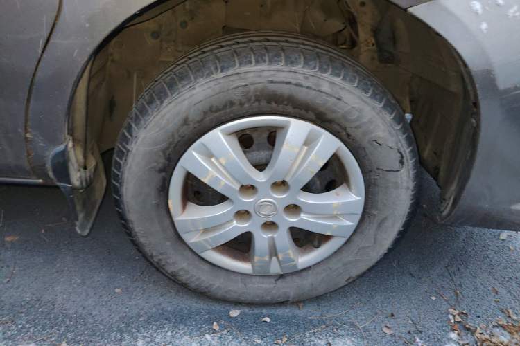 Used FORTHING Lingzhi 2015 M5 Q7 2.0L 7-seat Long-Wheelbase Comfort Model Right Front Wheel Hub