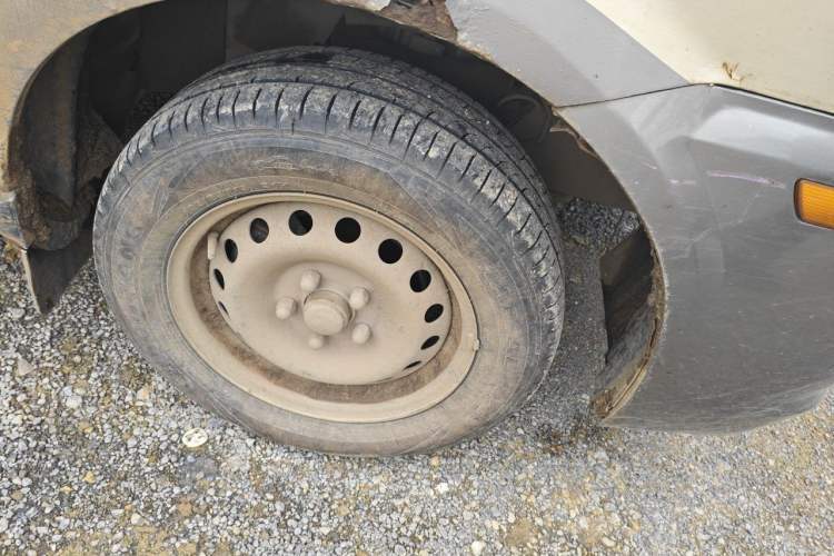 Used FORTHING Lingzhi 2015 V3 1.5L 5-Seat Exclusive Model Right Front Wheel Hub