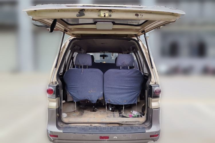 Used FORTHING Lingzhi 2015 M3 1.6L 7-Seater Standard Model Trunk