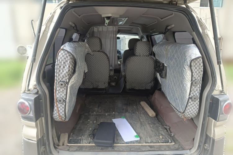 Used FORTHING Lingzhi 2015 M3 1.6L 7-Seater Luxury Model Trunk