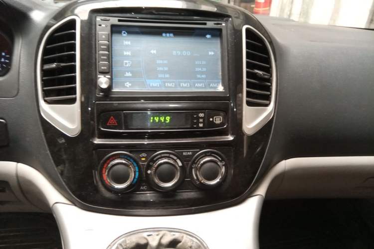 Used FORTHING Lingzhi 2015 M5 Q3 2.0L 7-seat Long-wheelbase Comfort Version Audio And AC Panel