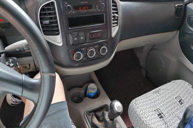 Used FORTHING Lingzhi 2015 V3 1.5L 7-Seater Comfort Model Audio And AC Panel