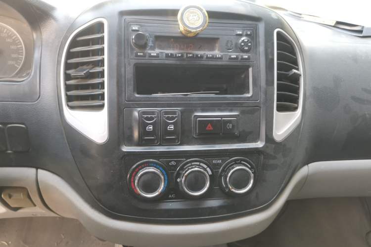 Used FORTHING Lingzhi 2015 V3 1.5L 7-seat Standard Model Audio And AC Panel