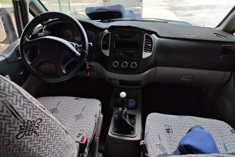 Used FORTHING Lingzhi 2015 V3 1.5L 7-Seater Comfort Model Center Console