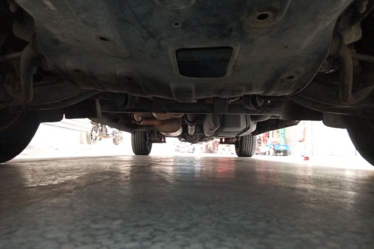 Used FORTHING Lingzhi 2015 M5 Q3 2.0L 7-seat Long-wheelbase Comfort Version Chassis Front