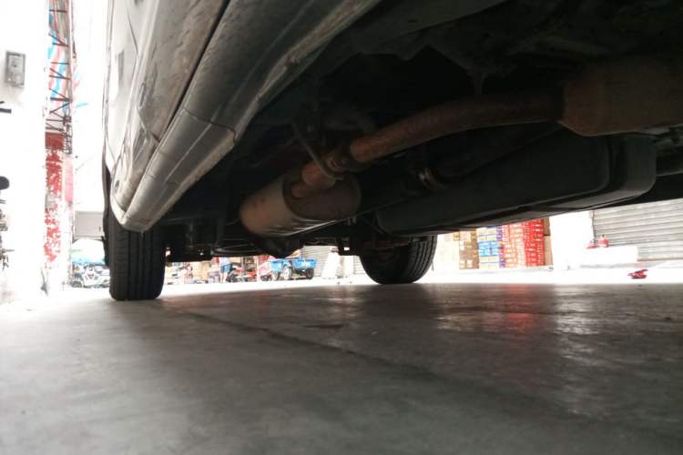 Used FORTHING Lingzhi 2015 M5 Q3 2.0L 7-seat Long-wheelbase Comfort Version Chassis Front Right