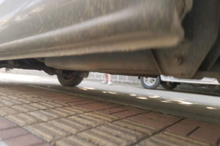 Used FORTHING Lingzhi 2015 V3 1.5L 7-seat Standard Model Chassis Rear Left