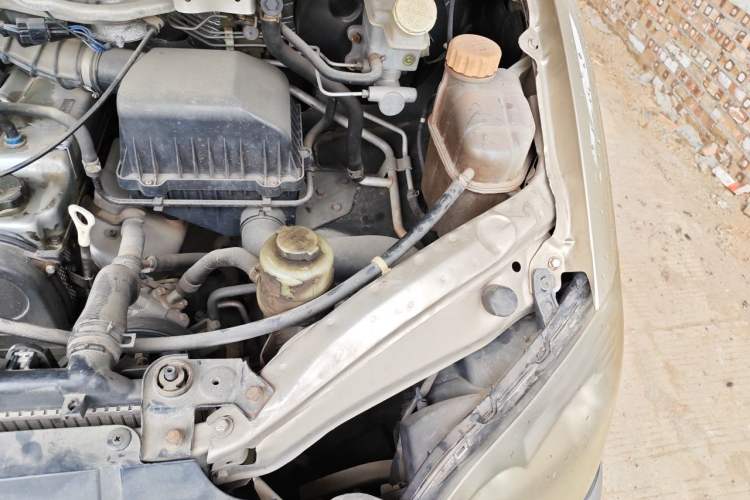 Used FORTHING Lingzhi 2015 V3 1.5L 7-Seater Comfort Model Engine Bay Left