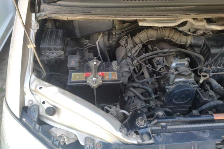 Used FORTHING Lingzhi 2015 M3 1.6L 7-Seater Luxury Model Engine Bay Right