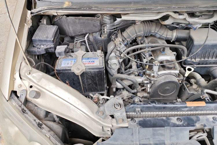 Used FORTHING Lingzhi 2015 V3 1.5L 7-Seater Comfort Model Engine Bay Right
