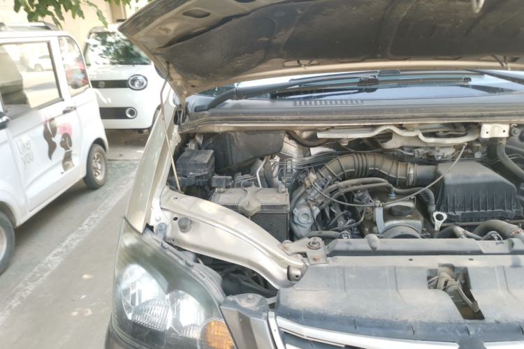 Used FORTHING Lingzhi 2015 V3 1.5L 7-seat Standard Model Engine Bay Right