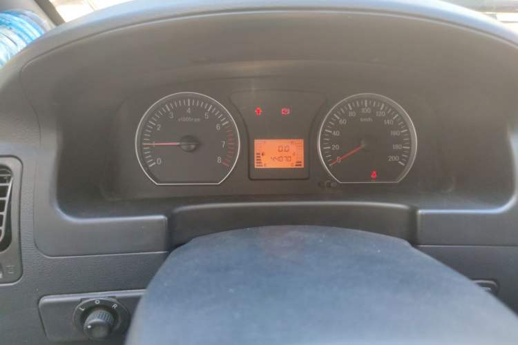 Used FORTHING Lingzhi 2015 M3 1.6L 7-Seater Luxury Model Odometer Close Up
